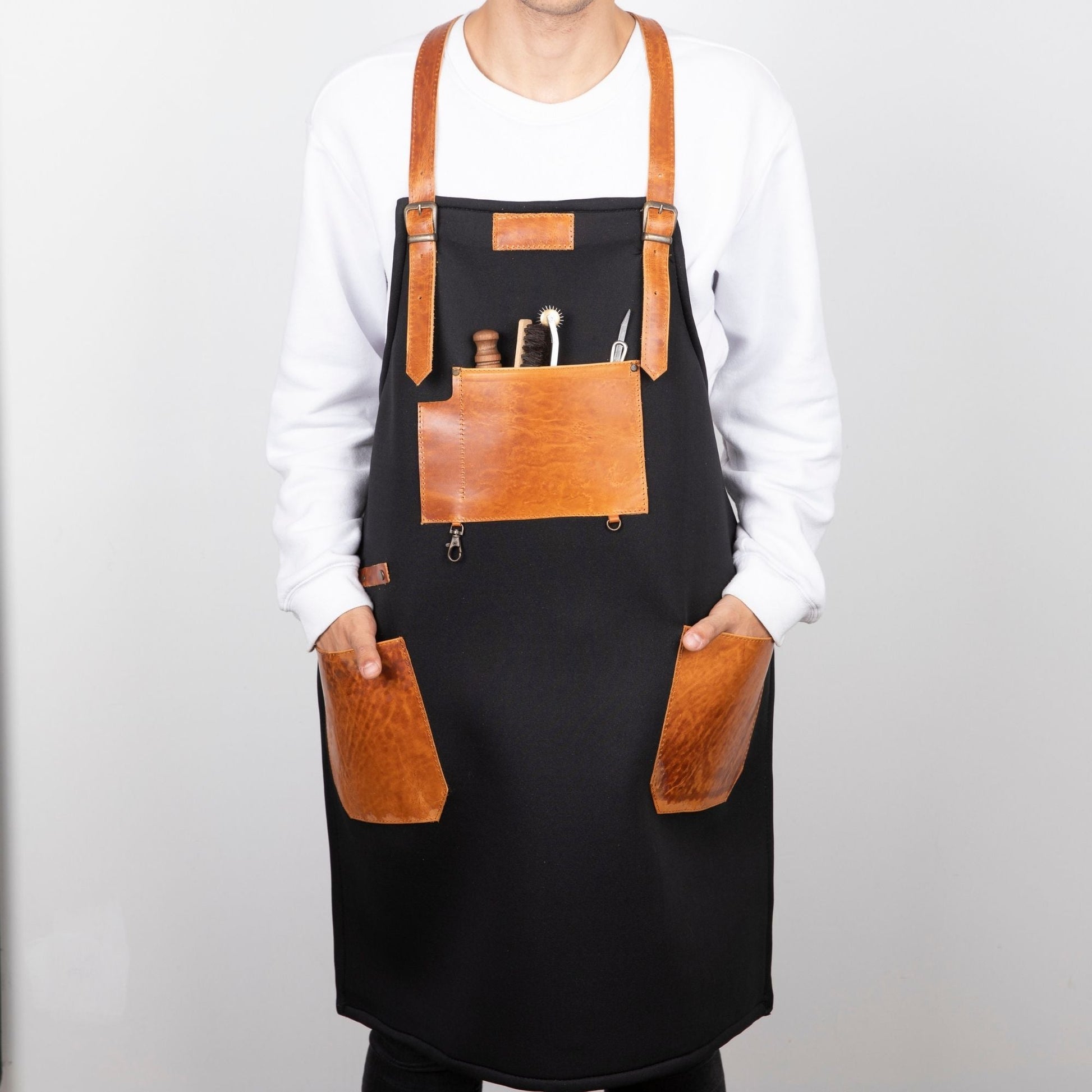 ✨ Tablier artisanal en cuir véritable 🧵🐄