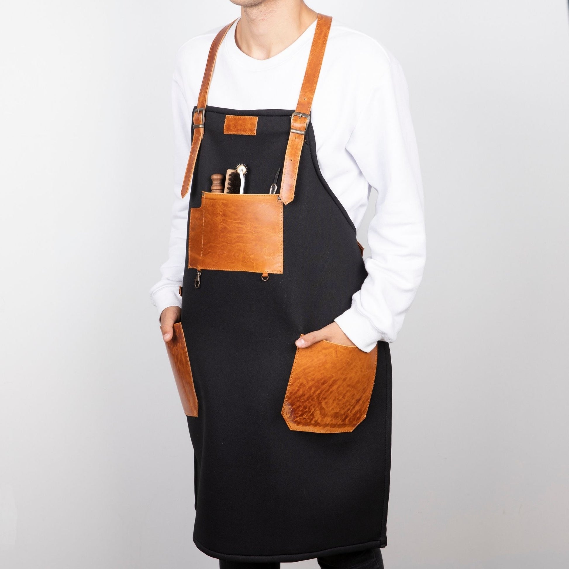 ✨ Tablier artisanal en cuir véritable 🧵🐄